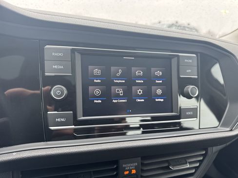 Used 2022 Volkswagen Jetta SE w/ Panoramic Sunroof Package image 14