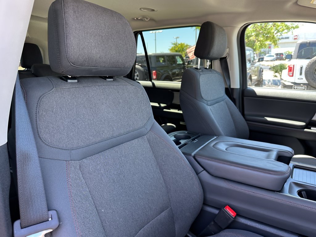 Used 2025 Ford Expedition Active RWD image 18