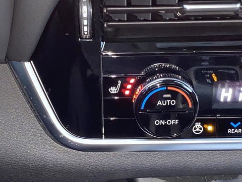 Used 2025 Nissan Rogue SL w/ SL Premium Package image 8