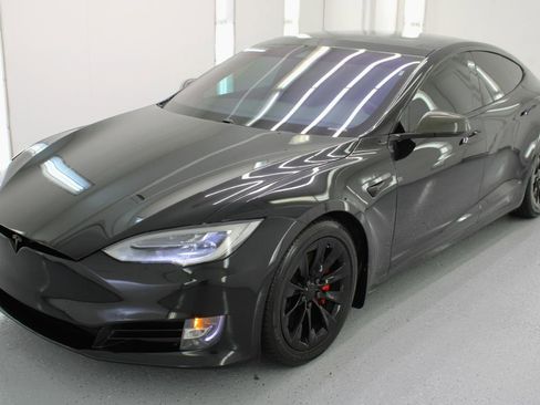 Used 2017 Tesla Model S 75D image 4