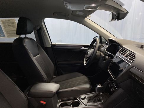 Used 2024 Volkswagen Tiguan SE image 43