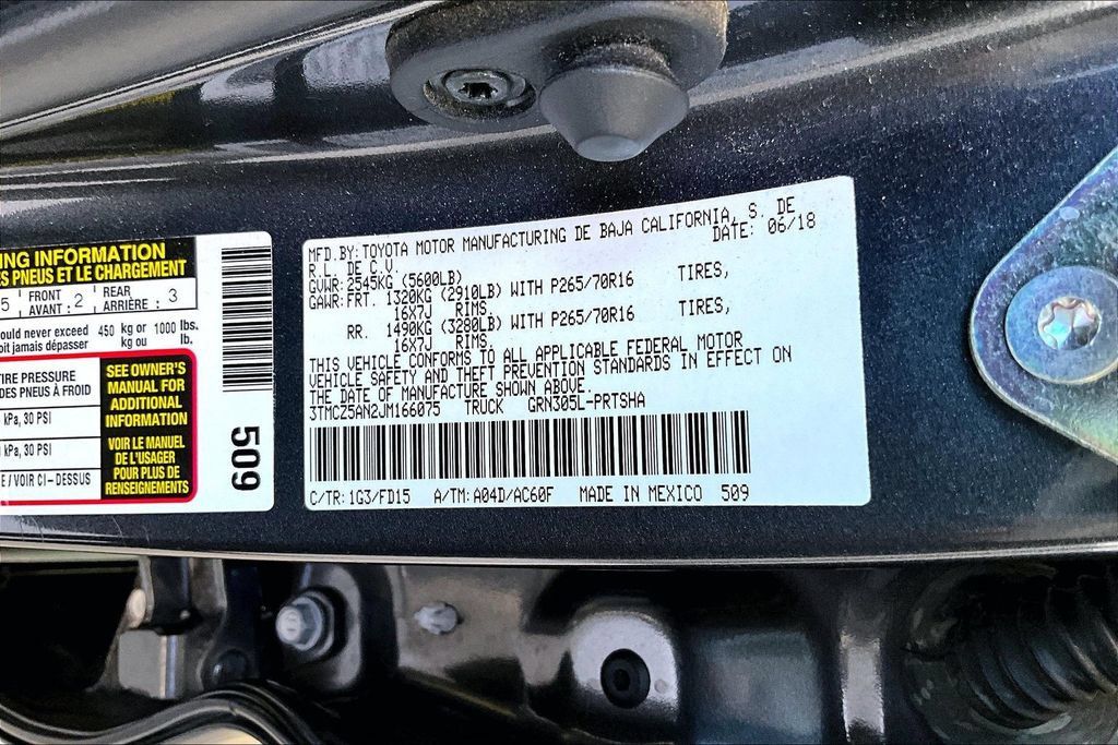 Used 2018 Toyota Tacoma TRD Off-Road w/ Technology Package AWD/4WD image 31
