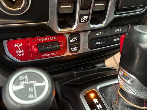 Used 2020 Jeep Gladiator Rubicon w/ Advanced Safety Group image 32