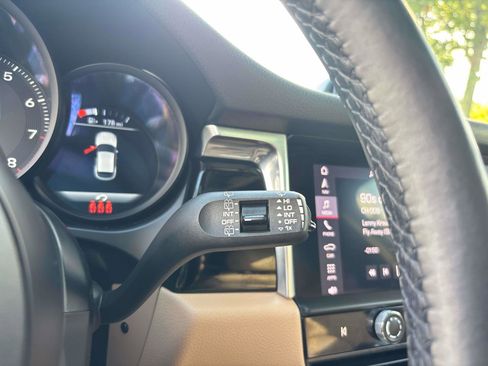 Used 2023 Porsche Macan image 28