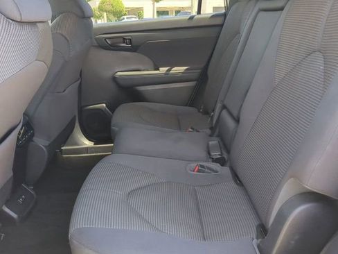 Used 2021 Toyota Highlander L image 14