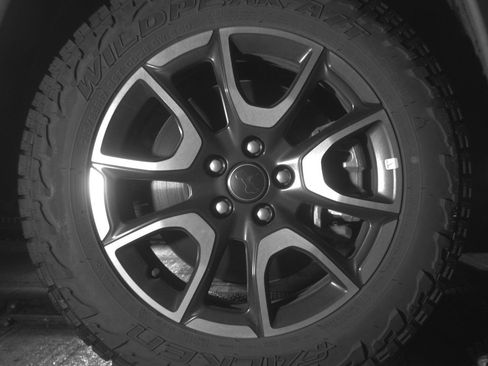 Used 2025 Jeep Compass Trailhawk AWD/4WD image 13