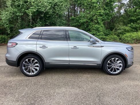 Used 2022 Lincoln Nautilus Reserve w/ Equipment Group 201A image 4