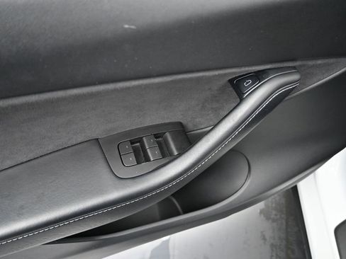 Used 2021 Tesla Model Y Long Range image 15