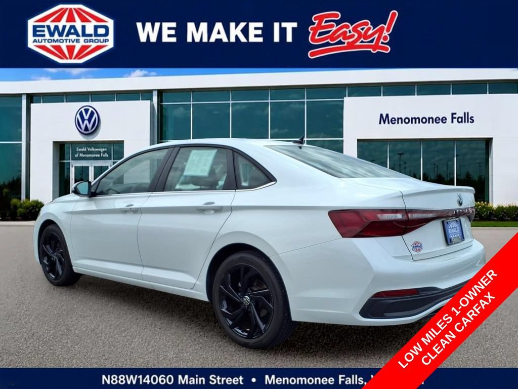 Used 2025 Volkswagen Jetta SE w/ Sunroof Package FWD image 5
