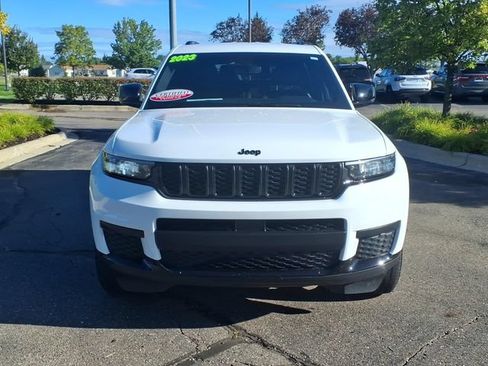Used 2023 Jeep Grand Cherokee L Laredo AWD/4WD image 2
