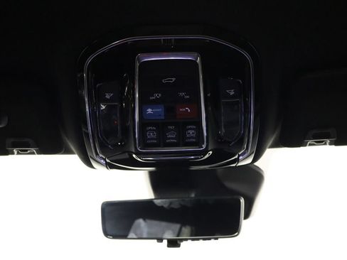 Used 2023 Jeep Grand Cherokee Overland w/ Luxury Tech Group IV AWD/4WD image 28