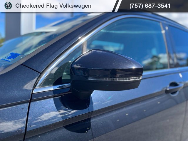 Used 2021 Volkswagen Tiguan SE w/ Panoramic Sunroof Package AWD/4WD image 2