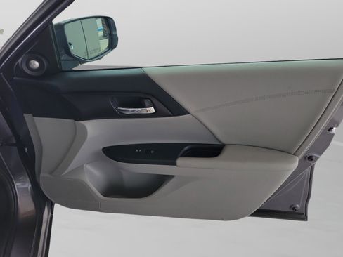 Used 2015 Honda Accord EX-L image 26