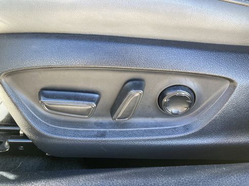 Used 2022 Toyota Avalon Limited image 35