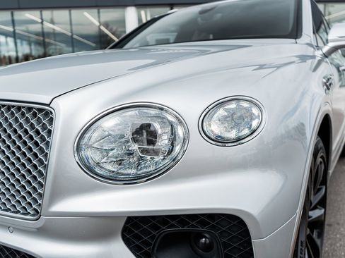 Used 2023 Bentley Bentayga V8 image 22