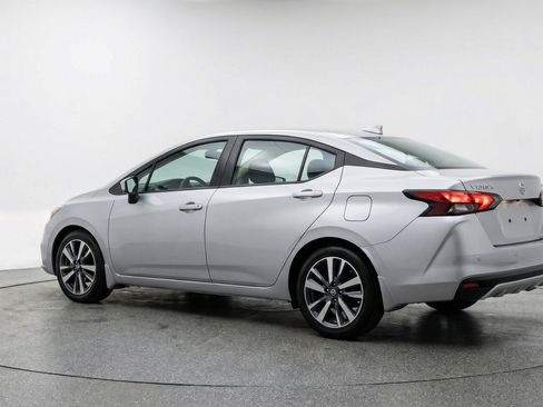 Used 2025 Nissan Versa SV image 6