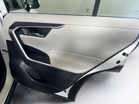 Used 2021 Toyota RAV4 XLE image 29