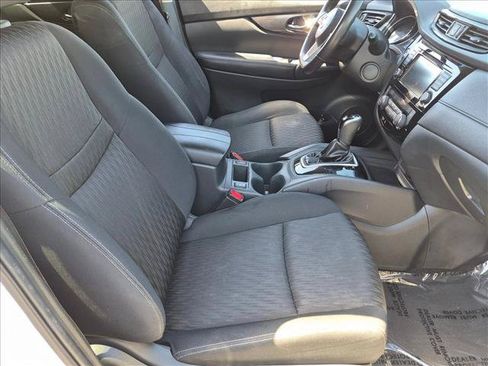 Used 2020 Nissan Rogue SV FWD image 19