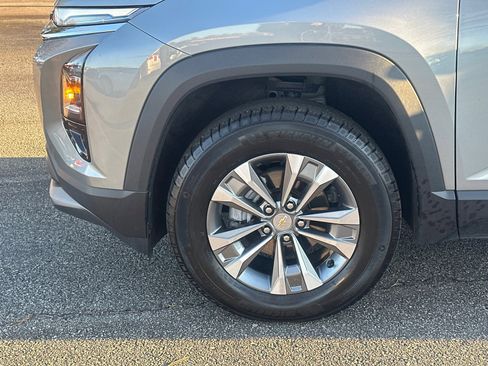 Used 2025 Chevrolet Equinox LT w/ Convenience Package II image 11