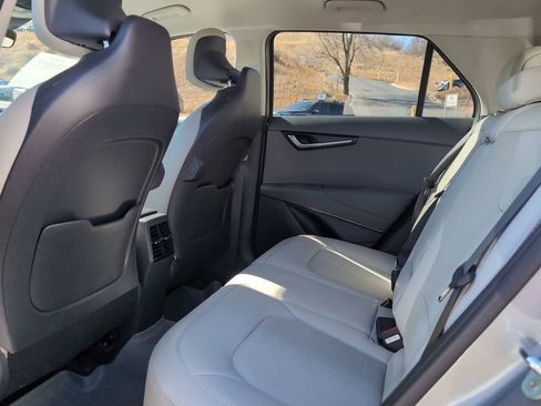 Used 2023 Kia Niro EX image 12