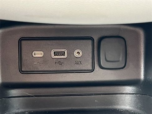 Used 2023 Chevrolet Equinox LT image 24