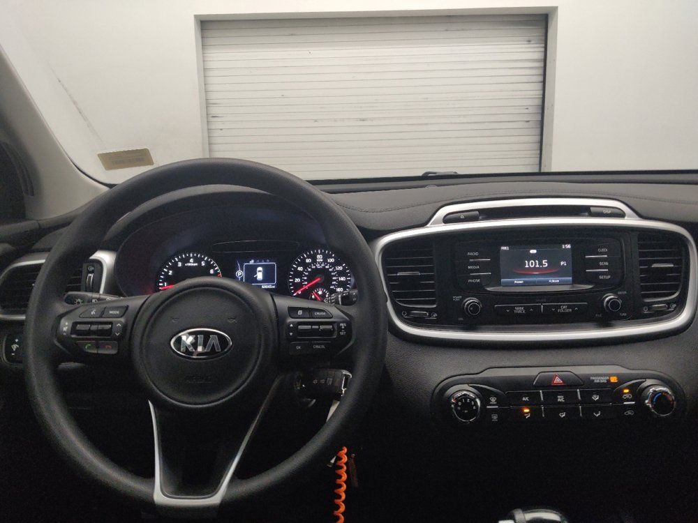 Used 2017 Kia Sorento FWD image 22