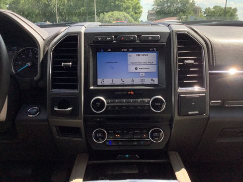 Used 2018 Ford Expedition Max XLT w/ Equipment Group 202A AWD/4WD image 12