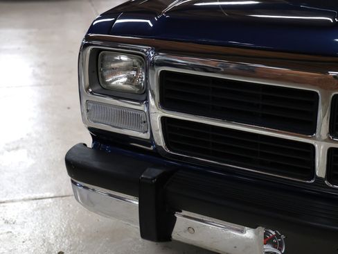 Used 1992 Dodge D/W Truck 150 image 6