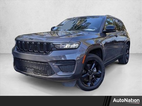Used 2023 Jeep Grand Cherokee Altitude image 1