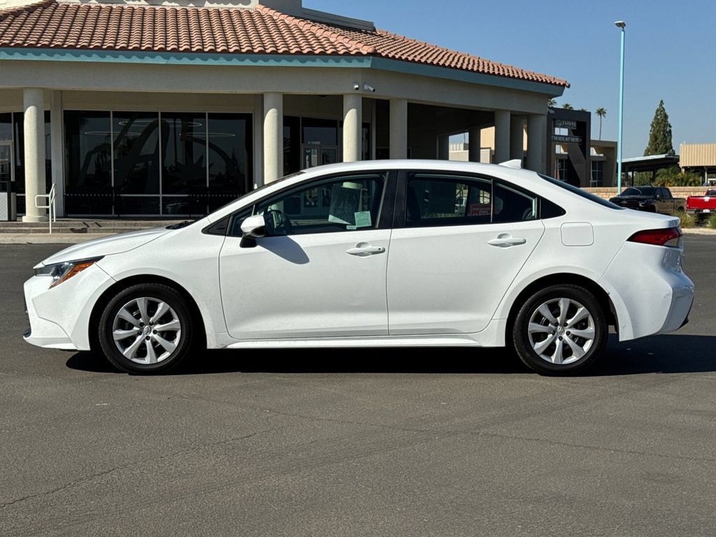 Used 2024 Toyota Corolla LE FWD image 2