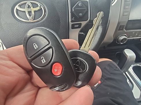 Used 2015 Toyota Tundra Limited image 20