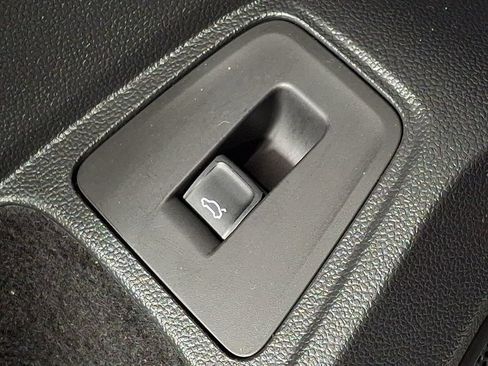 Used 2020 Volkswagen Tiguan SEL AWD/4WD image 26