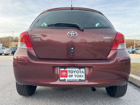 Used 2010 Toyota Yaris 2-Door Hatchback image 4