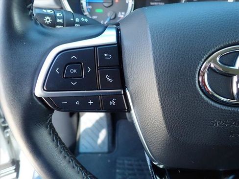 Used 2021 Toyota Highlander LE AWD/4WD image 15