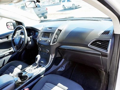 Used 2018 Ford Edge SE image 12