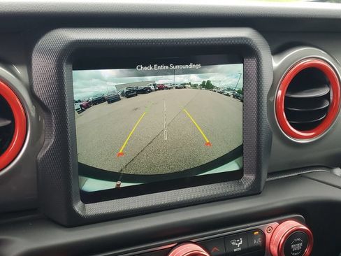 Used 2022 Jeep Wrangler Unlimited Sahara AWD/4WD image 21