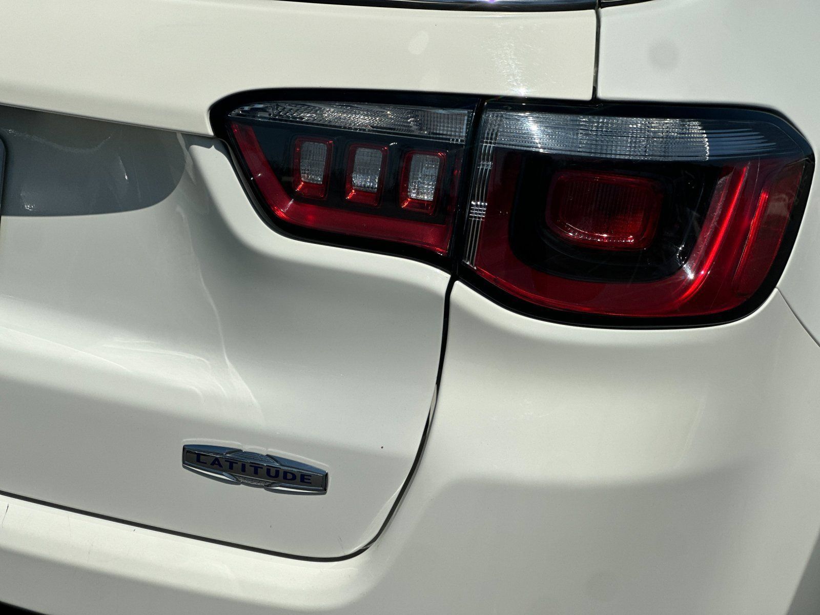 Used 2018 Jeep Compass Latitude w/ Popular Equipment Group FWD image 25