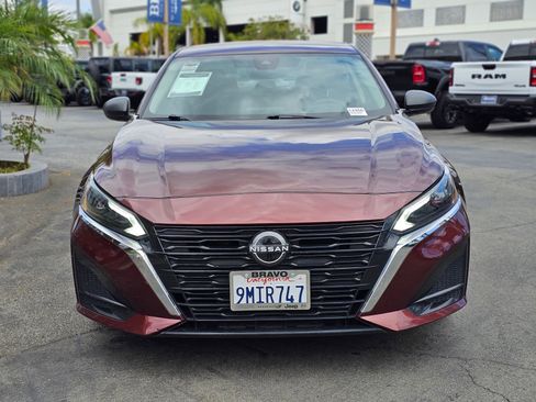 Used 2024 Nissan Altima 2.5 SV FWD image 2