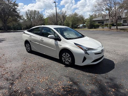 Used 2018 Toyota Prius Four image 7
