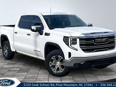 Used 2025 GMC Sierra 1500 SLT image 1