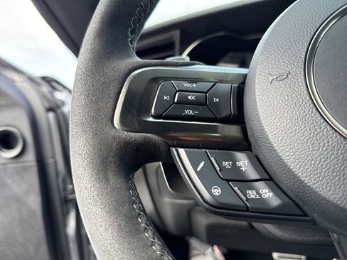 Used 2020 Ford Mustang Shelby GT500 w/ Technology Package RWD image 18