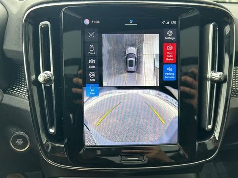 Certified 2025 Volvo XC40 B5 Plus image 22