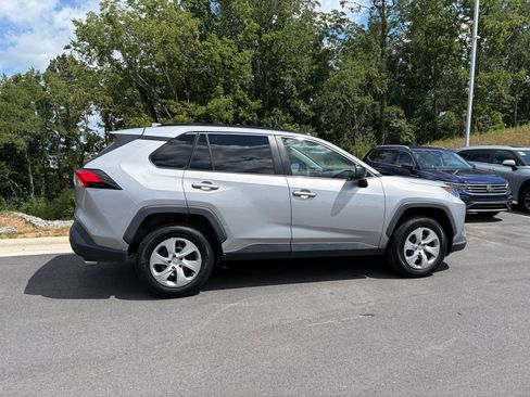 Used 2021 Toyota RAV4 LE FWD image 8