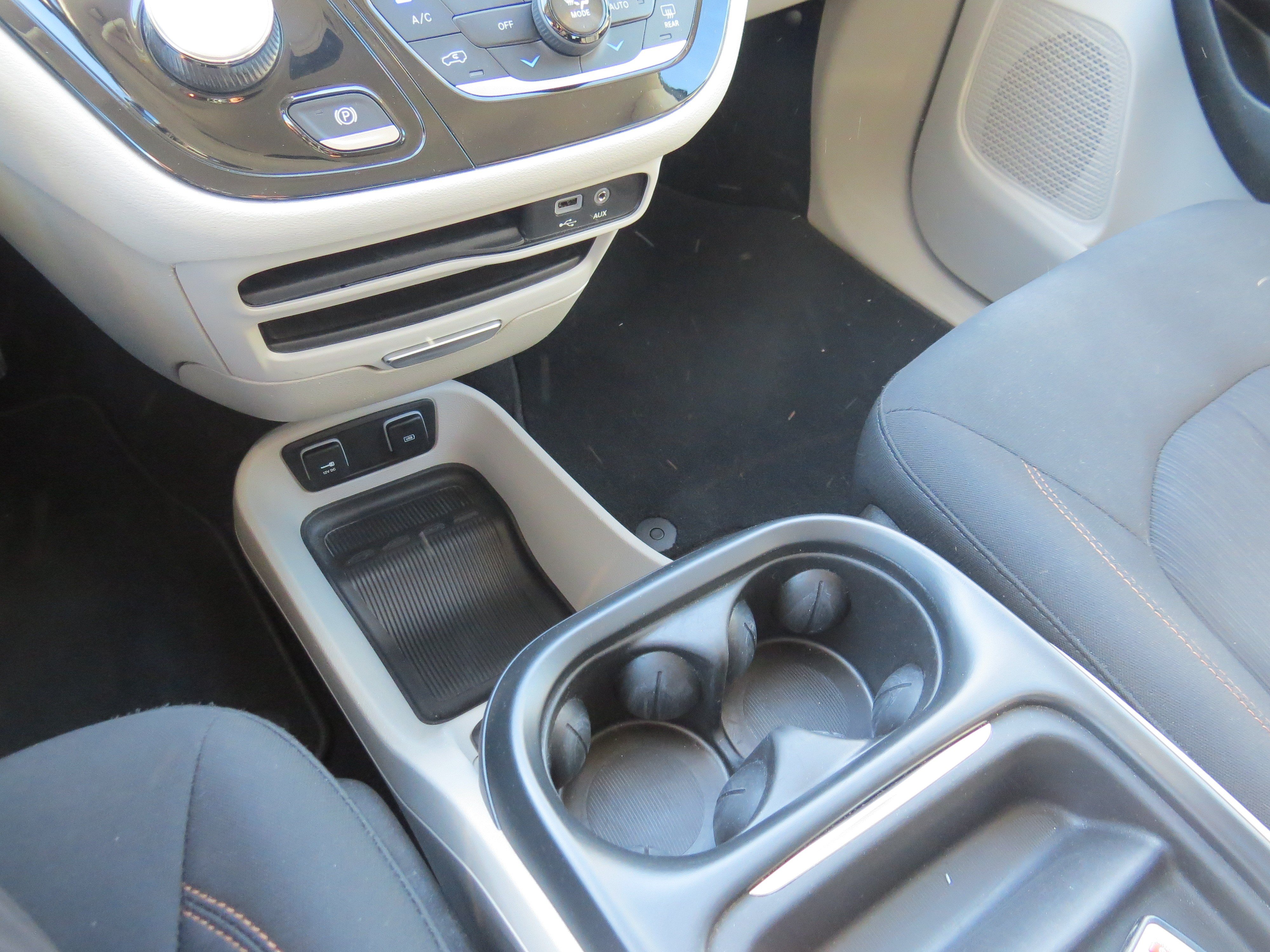 Used 2018 Chrysler Pacifica Touring Plus FWD image 24