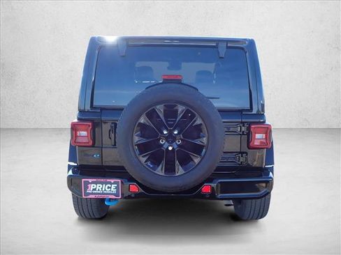 Used 2021 Jeep Wrangler Unlimited Sahara image 3