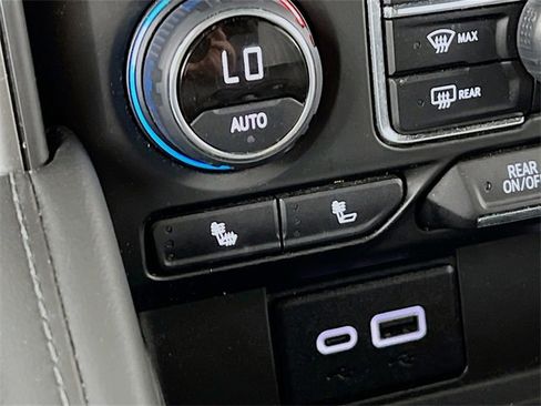 Used 2024 Chevrolet Suburban LT image 21