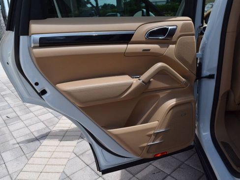Used 2014 Porsche Cayenne Diesel Platinum Edition AWD/4WD image 76
