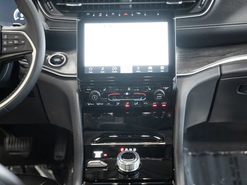 Certified 2023 Jeep Grand Cherokee L Limited AWD/4WD image 22
