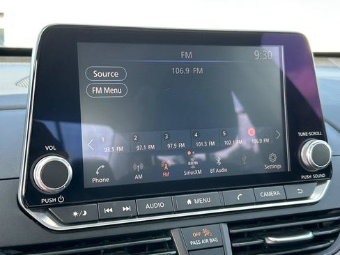 Used 2025 Nissan Altima 2.5 SV FWD image 19