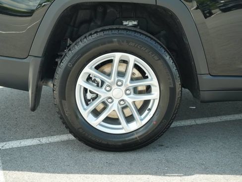 New 2026 Jeep Grand Cherokee L Laredo w/ MOPAR Finishing Package AWD/4WD image 47